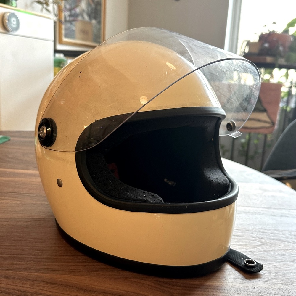 Biltwell Gringo Small Helmet – Glossy White, Flip-Up Visor